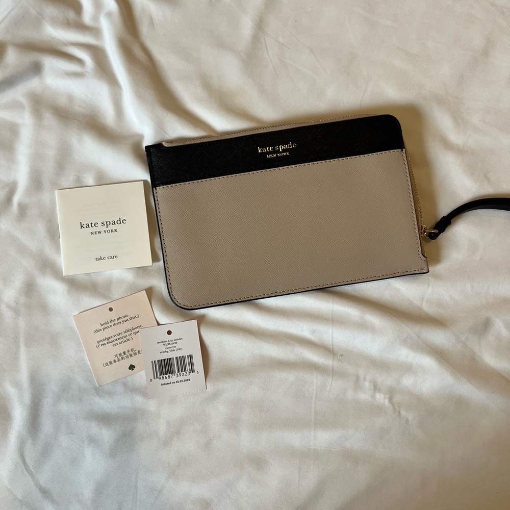 NWT neutral Kate Spade wristlet